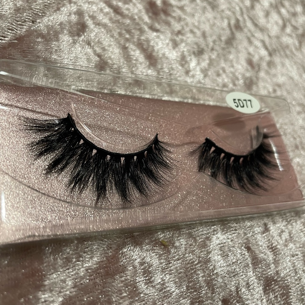 GLAM GLUE-ON LASHES (1 PAIR, Style #2)